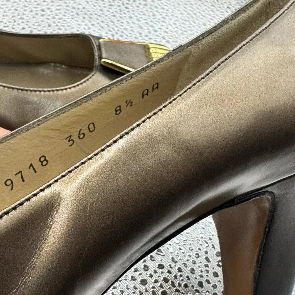 RARE 🚀 Salvatore Feragamo womens‎ Gold pumps 8.5 vintage heels shoes
